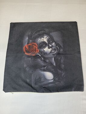 139 - NWOT Day of the Dead Sugar Skull Woman Throw Pillow Cover